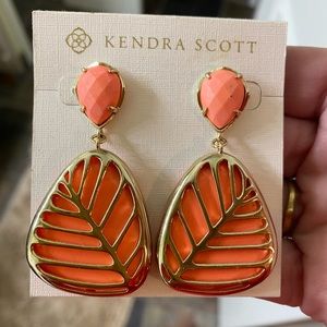 EUC Kendra Scott Coral Earrings